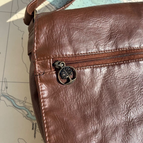 Cypress Woods Brown Leather Messenger Bag - Picture 3 of 7